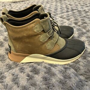 Sorel boots 9.5, EUC Out N About